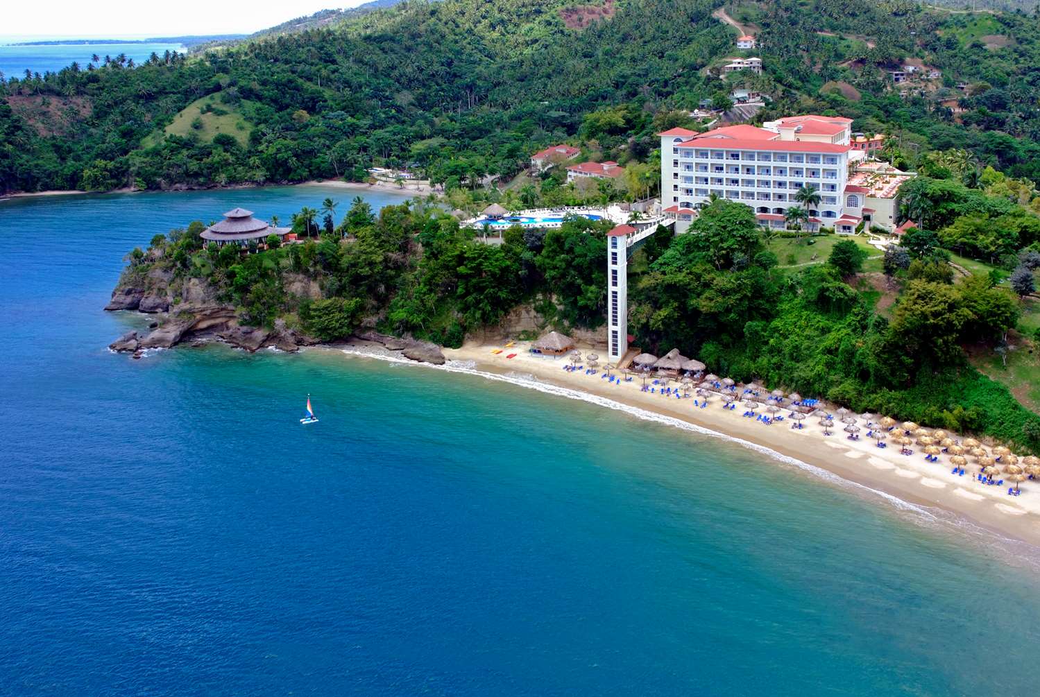Photo de Playa Cayacoa protégé par des falaises