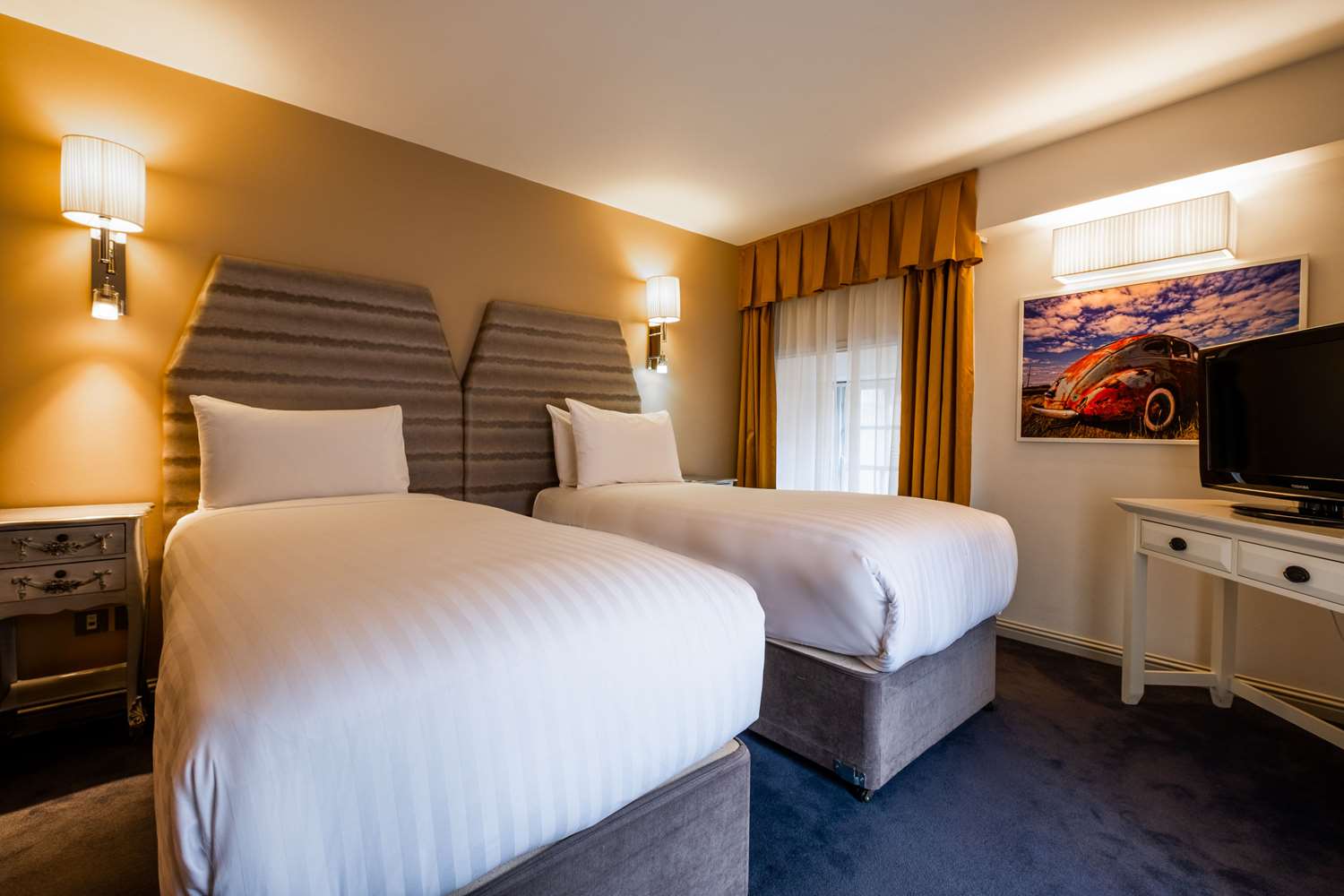 The House Hotel by null