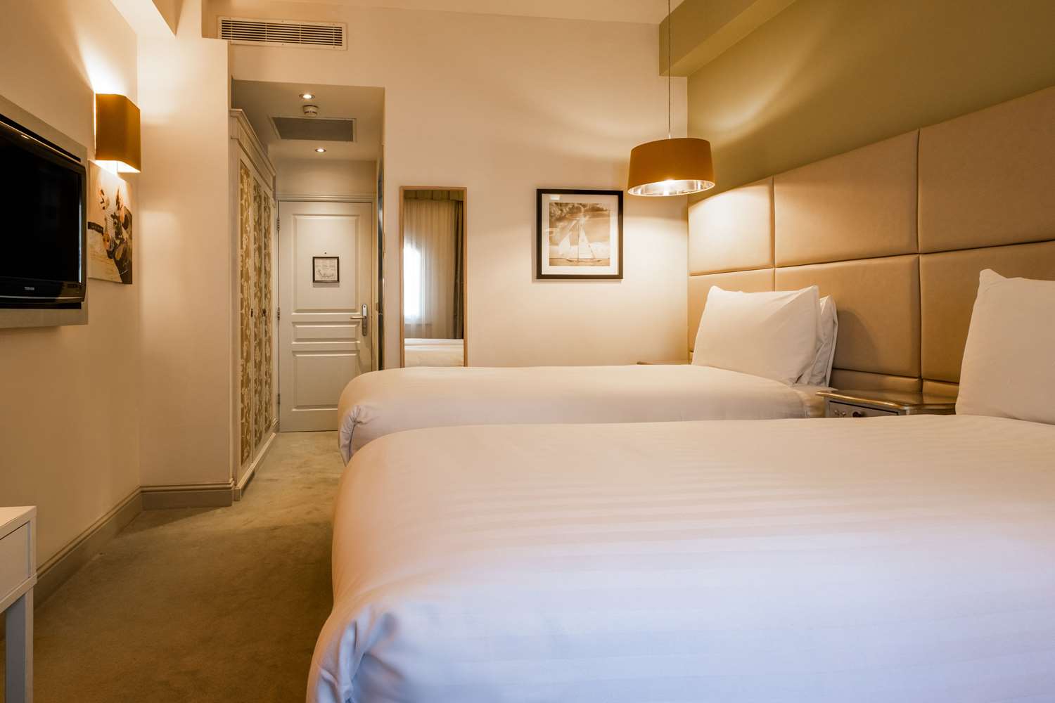 The House Hotel by null