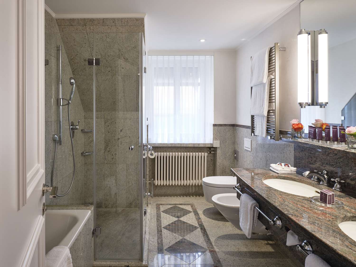 Hotel Schweizerhof Zürich by null