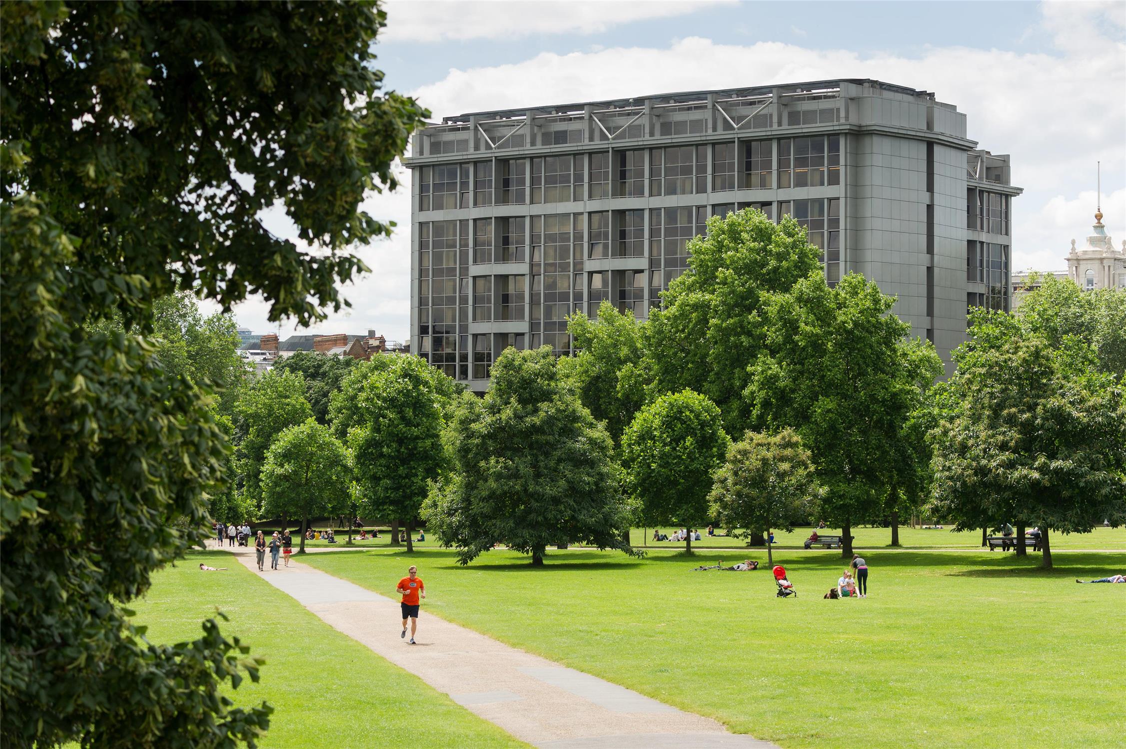 Royal Garden Hotel by null