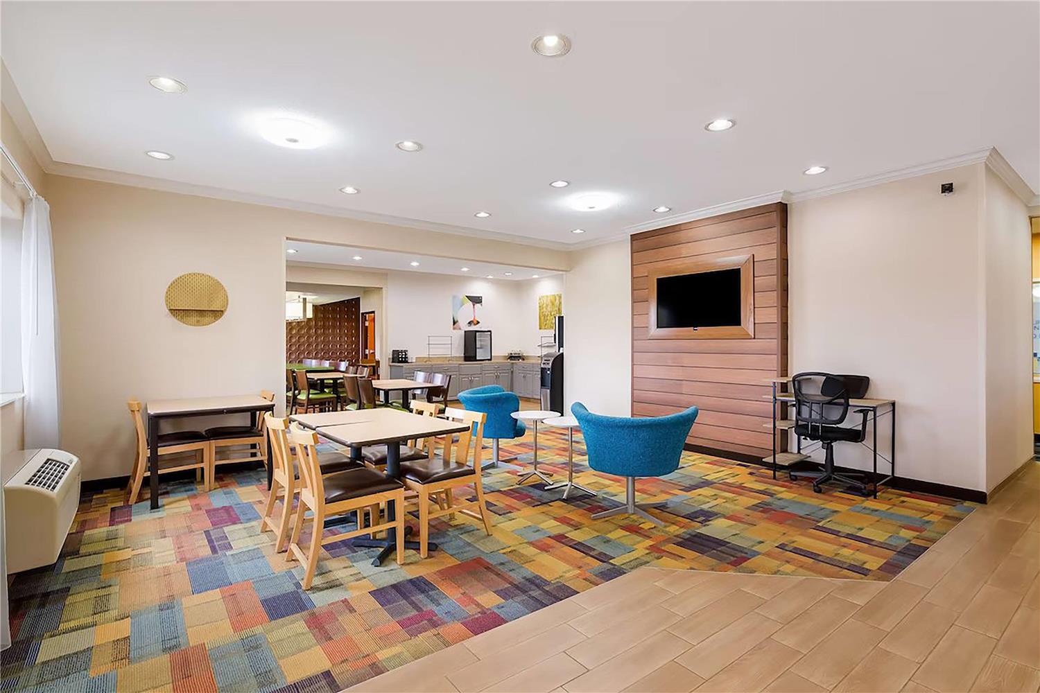 AmericInn by Wyndham Minot photo 2