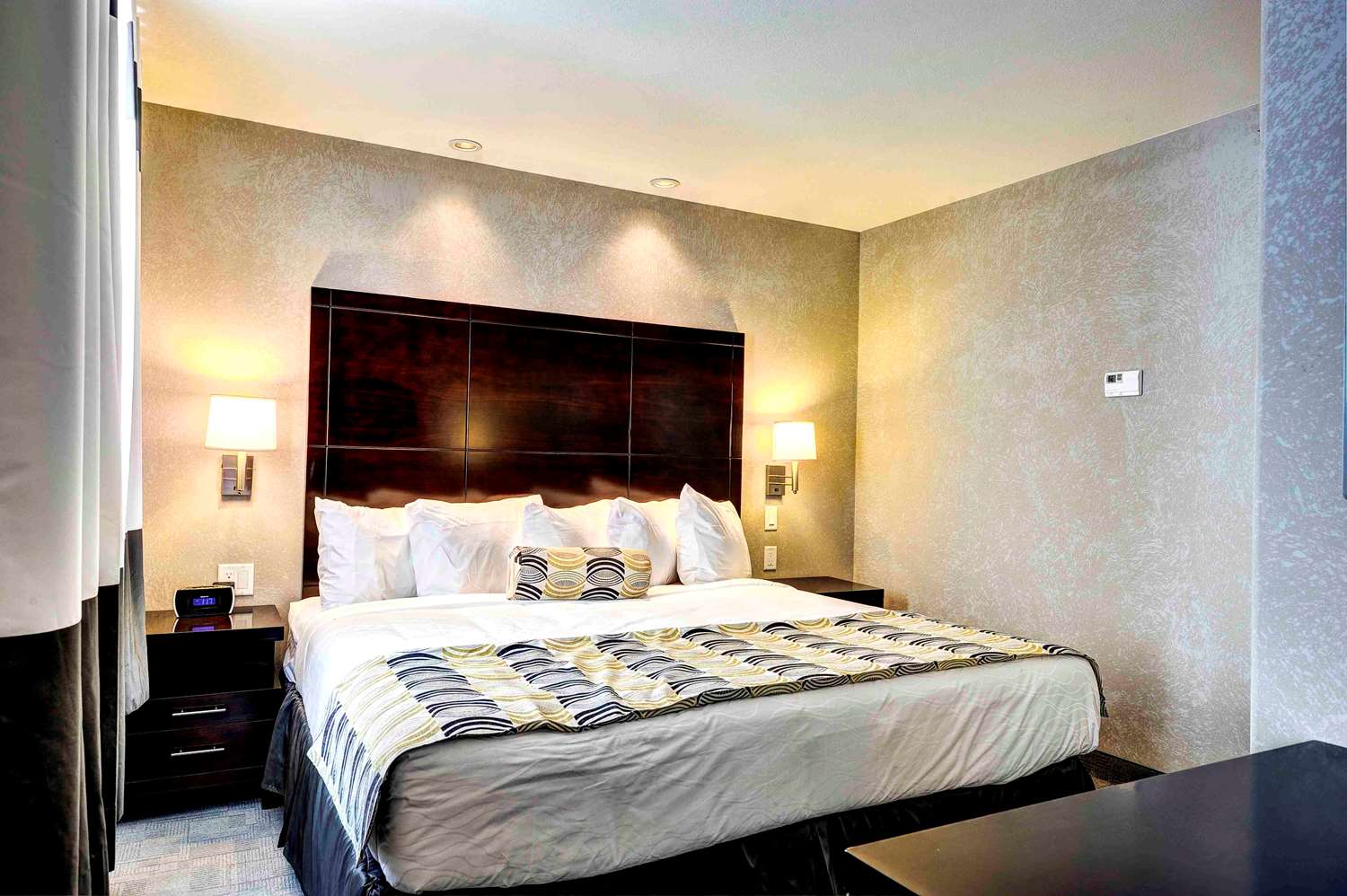 Home Inn & Suites - Swift Current by null