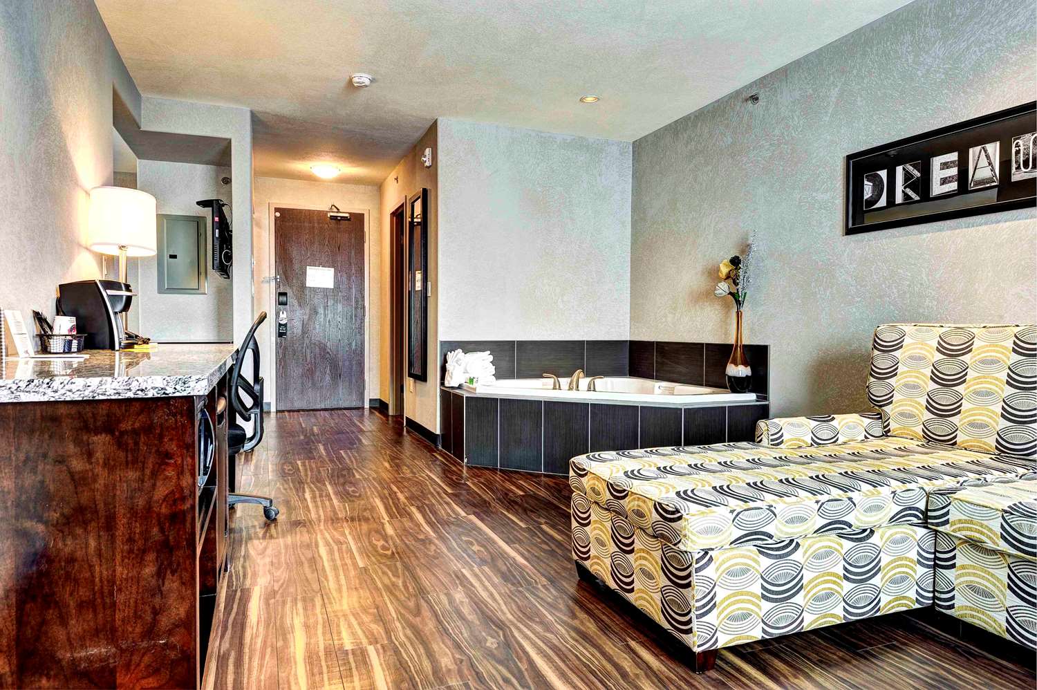 Home Inn & Suites by d3h™ Swift Current by null