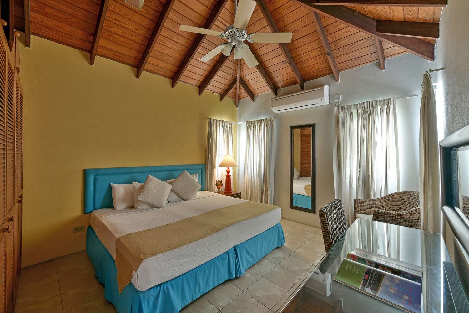 Coconut Court Beach Hotel by null