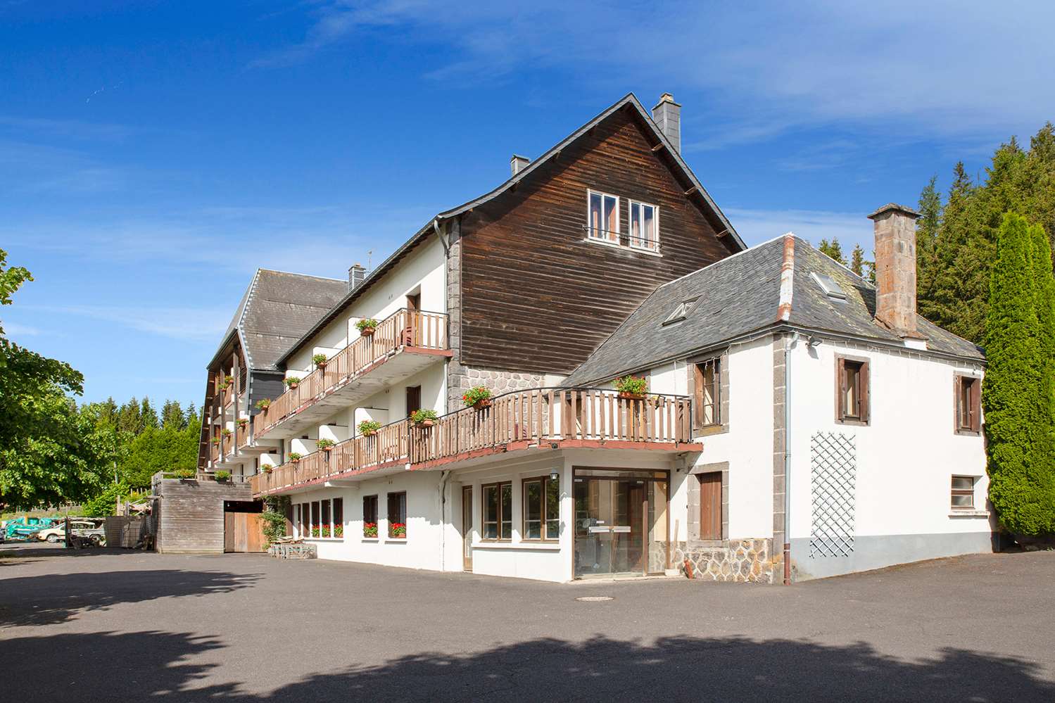 The Originals Relais, Auberge de la Petite Ferme, Super-Besse Est by null