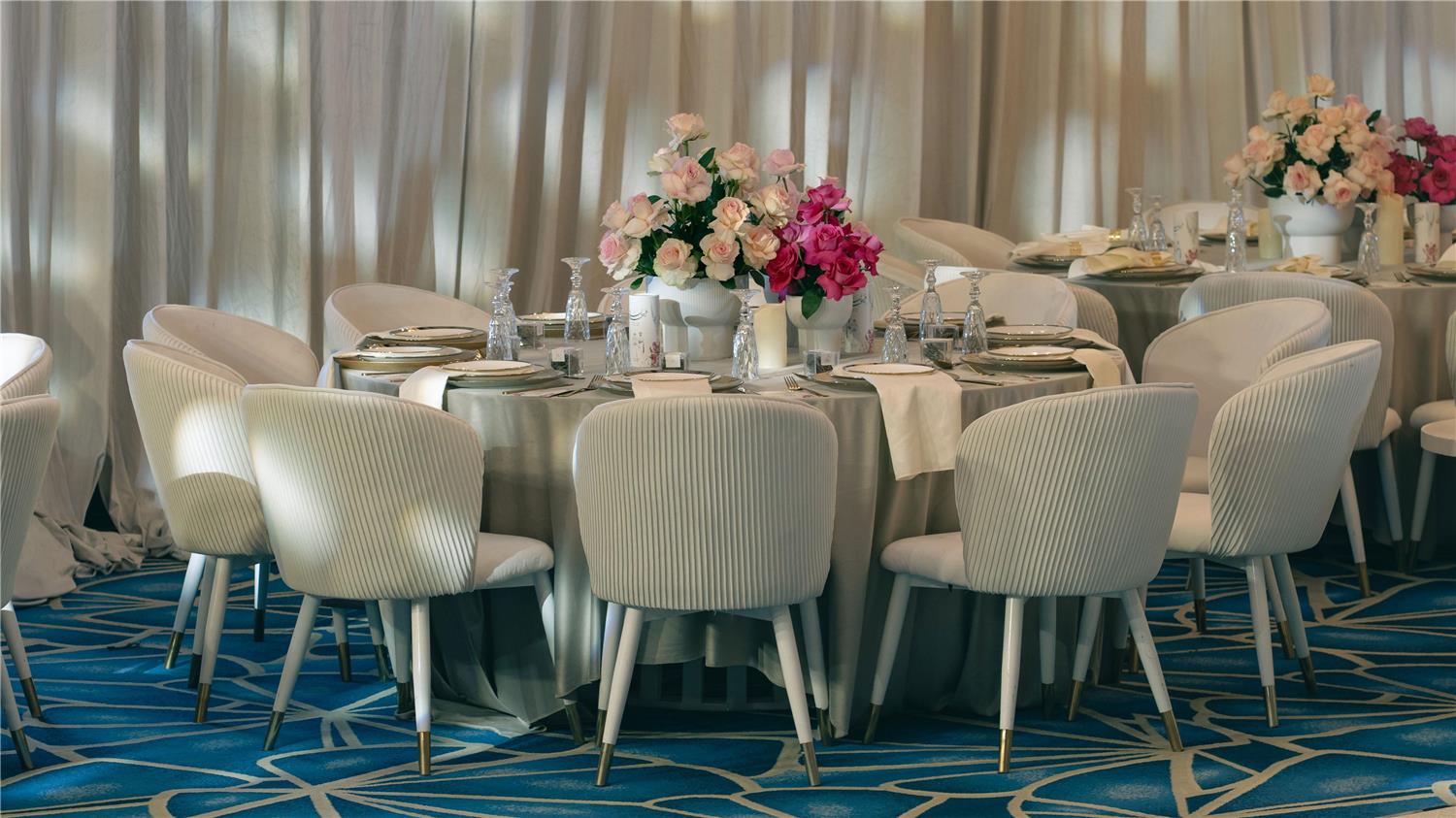 Radisson Blu Hotel & Resort, Al Ain by null