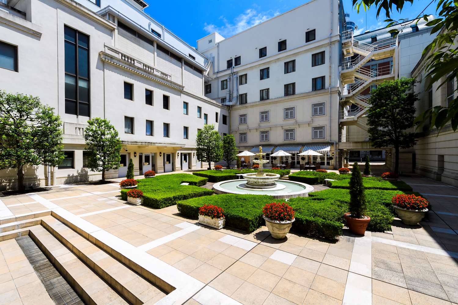 Hotel New Grand by null