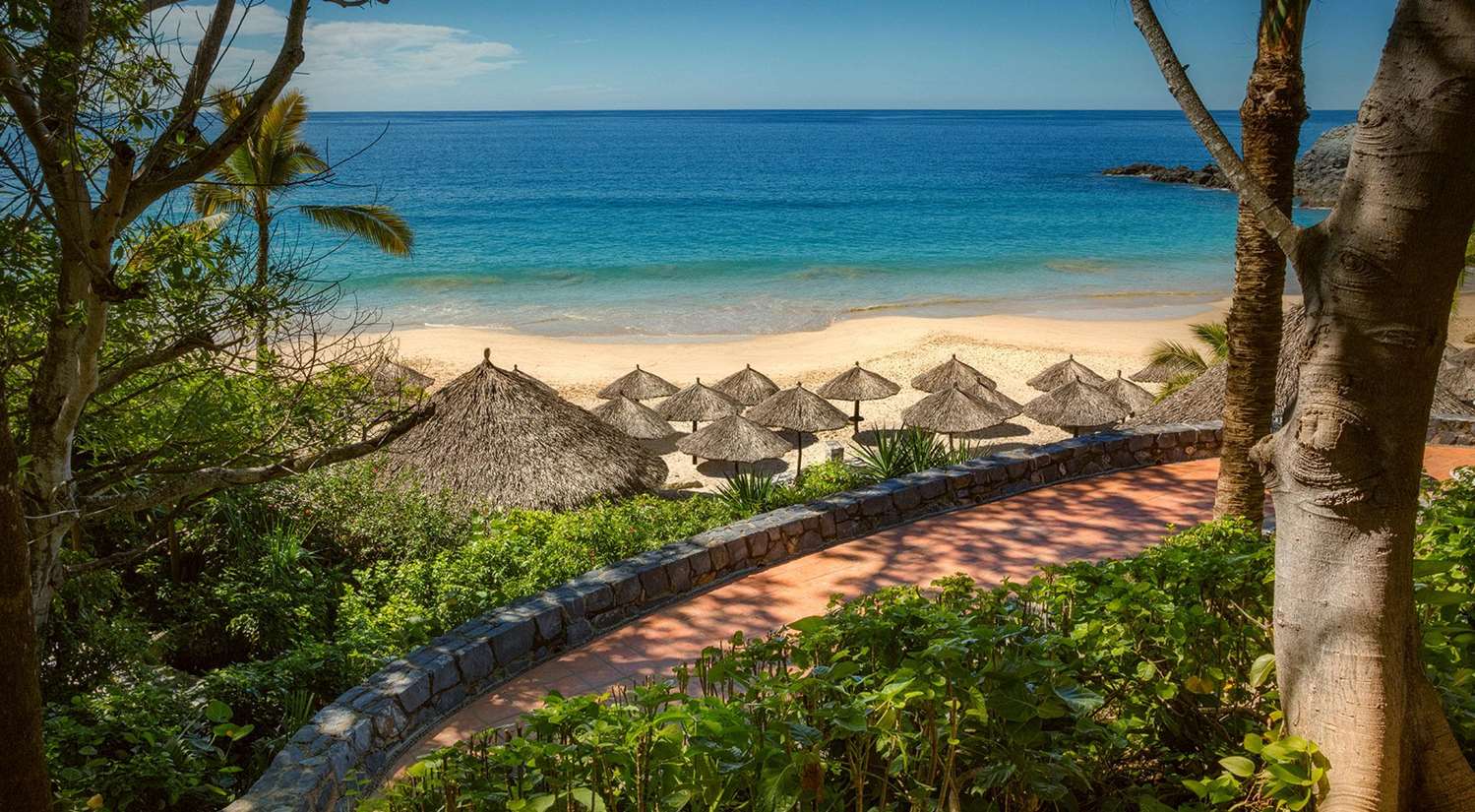Las Brisas hotel beach