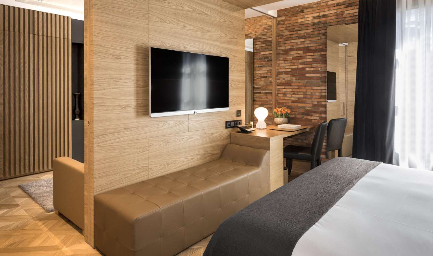 Monument Hotel by null