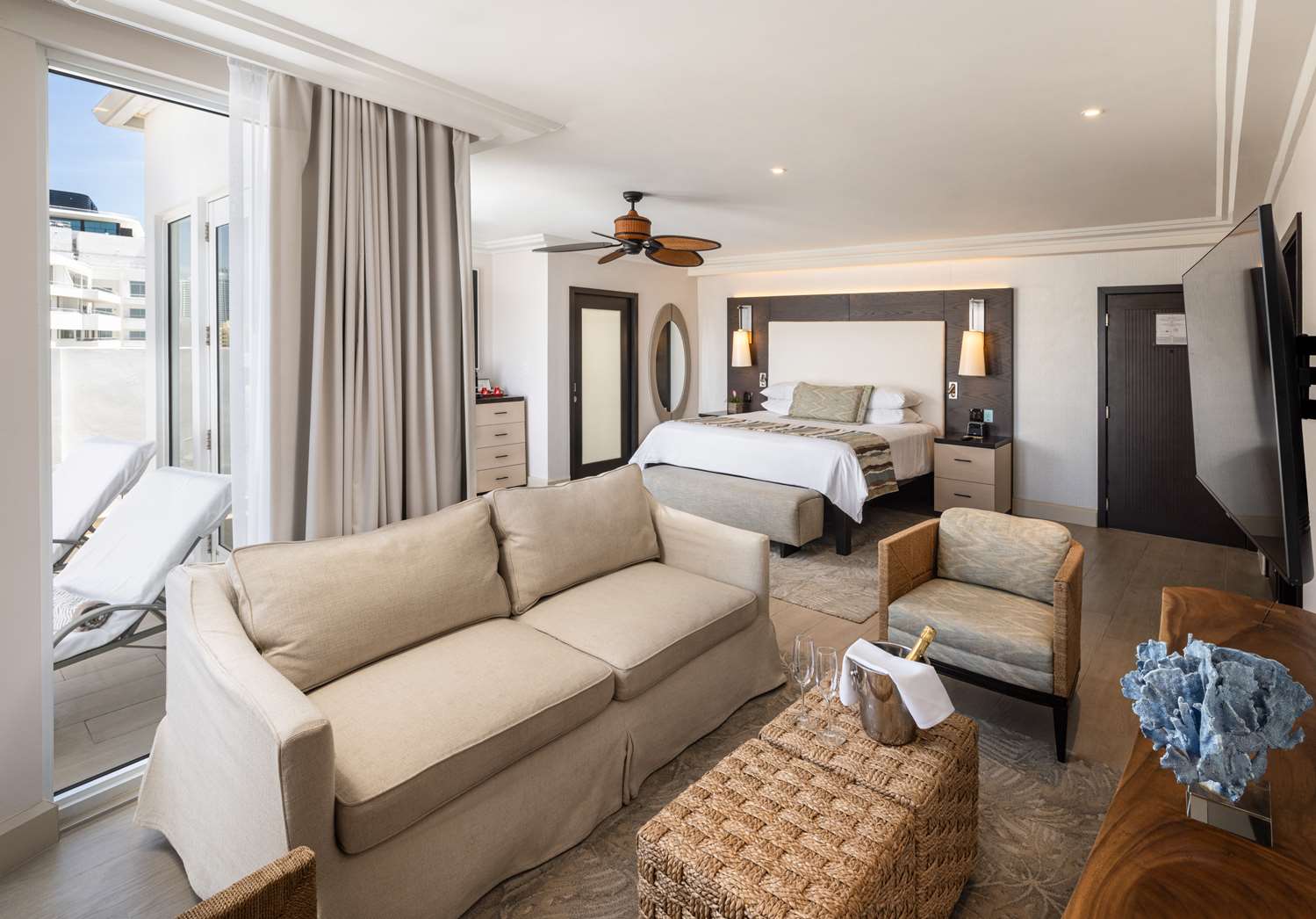 The Palms Hotel & Spa by null