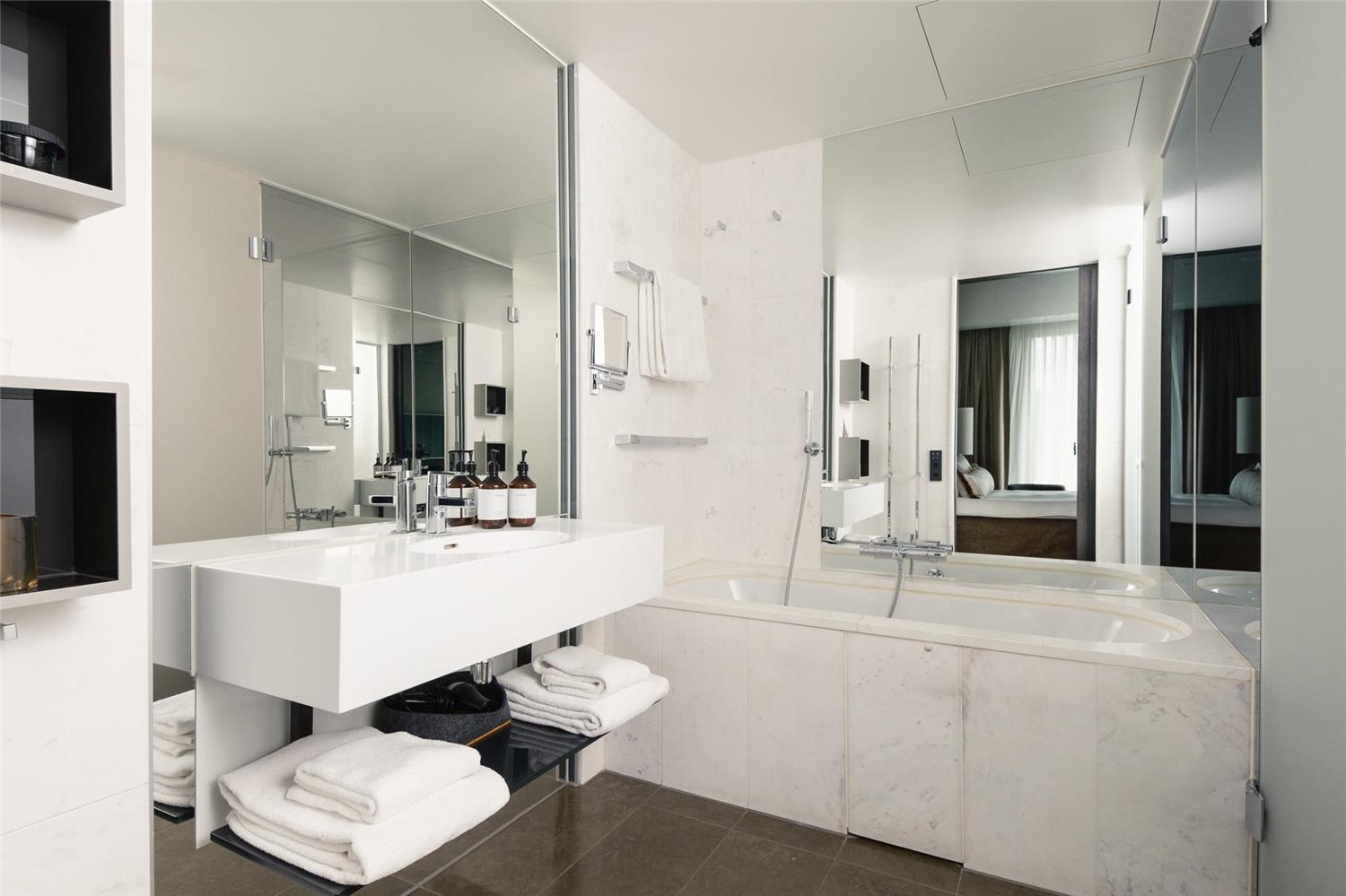 THE THIEF by null THE THIEF by null