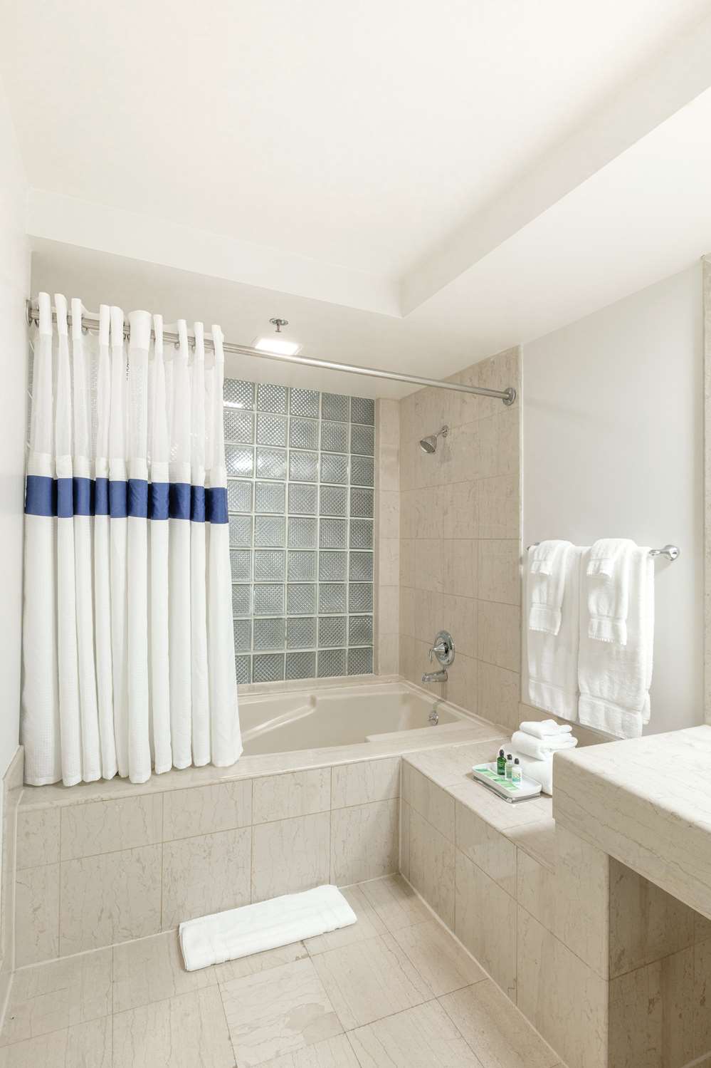 Atheneum Suite Hotel by null