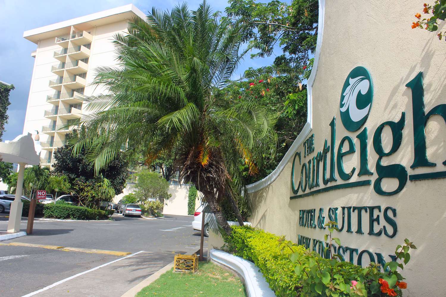 Courtleigh Hotel and Suites by null