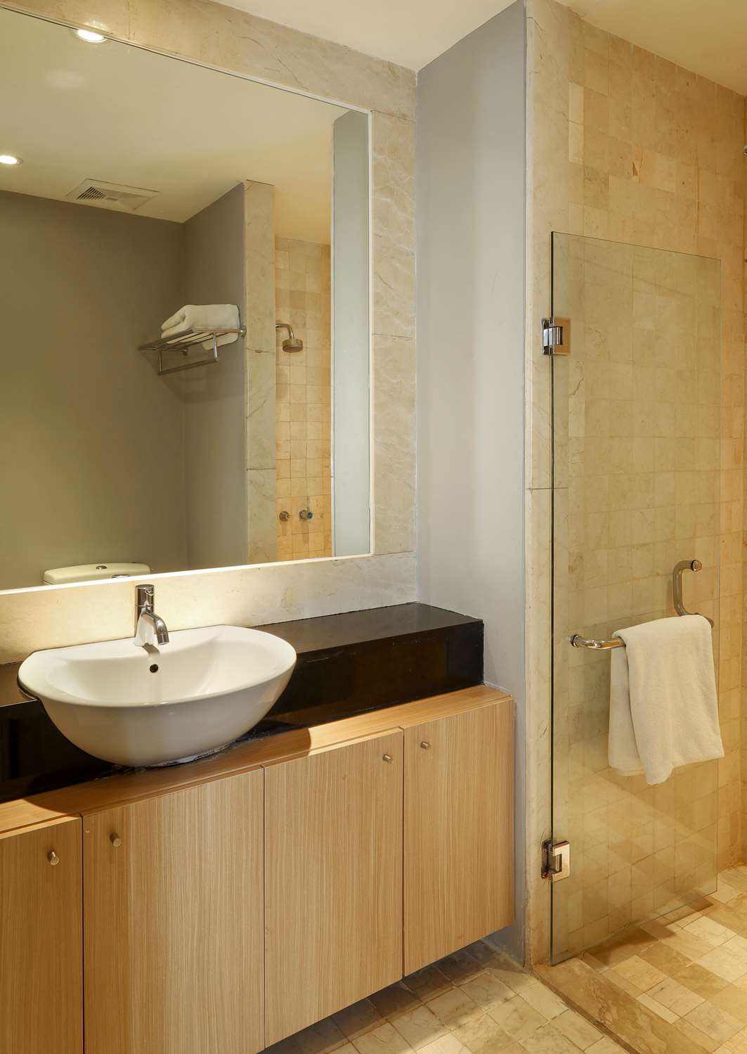 Golden Tulip Balikpapan Hotel & Suites by null