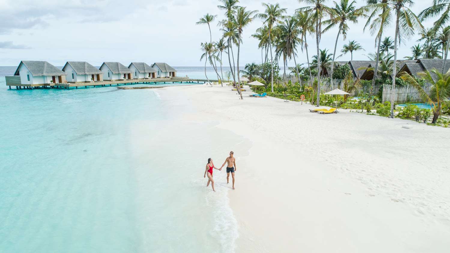 Foto di Spiaggia dell'Isola di Fushifaru con una superficie del sabbia bianca