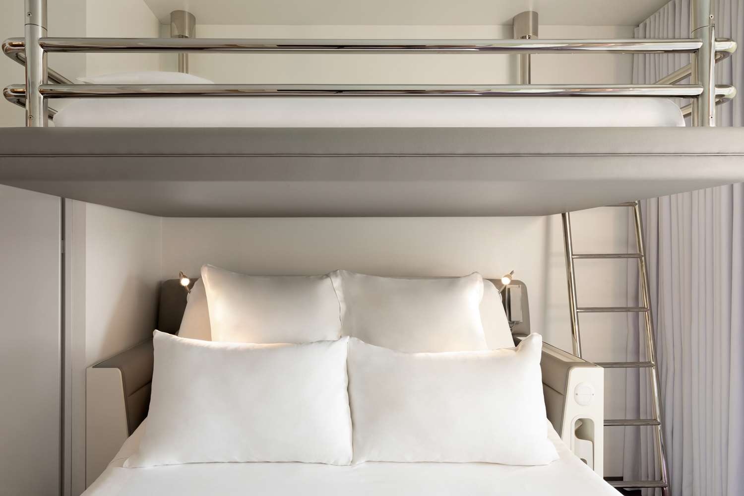 YOTEL Boston by null
