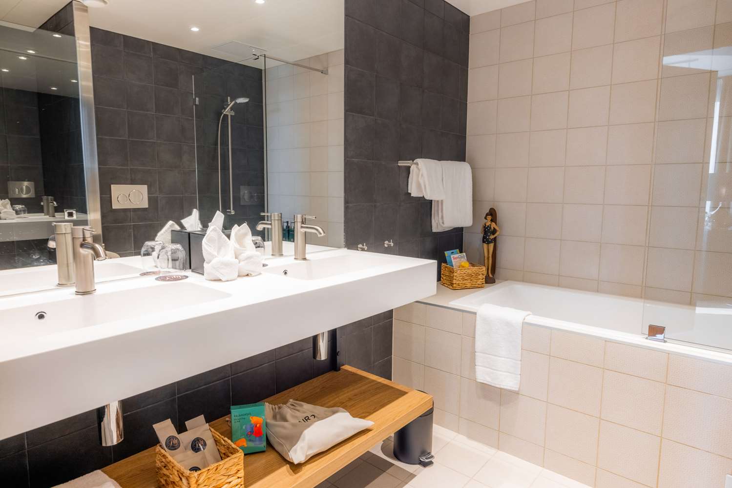 Lily Country Club by null