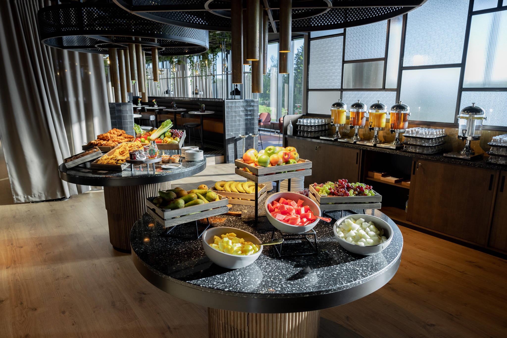 Lily Country Club by null