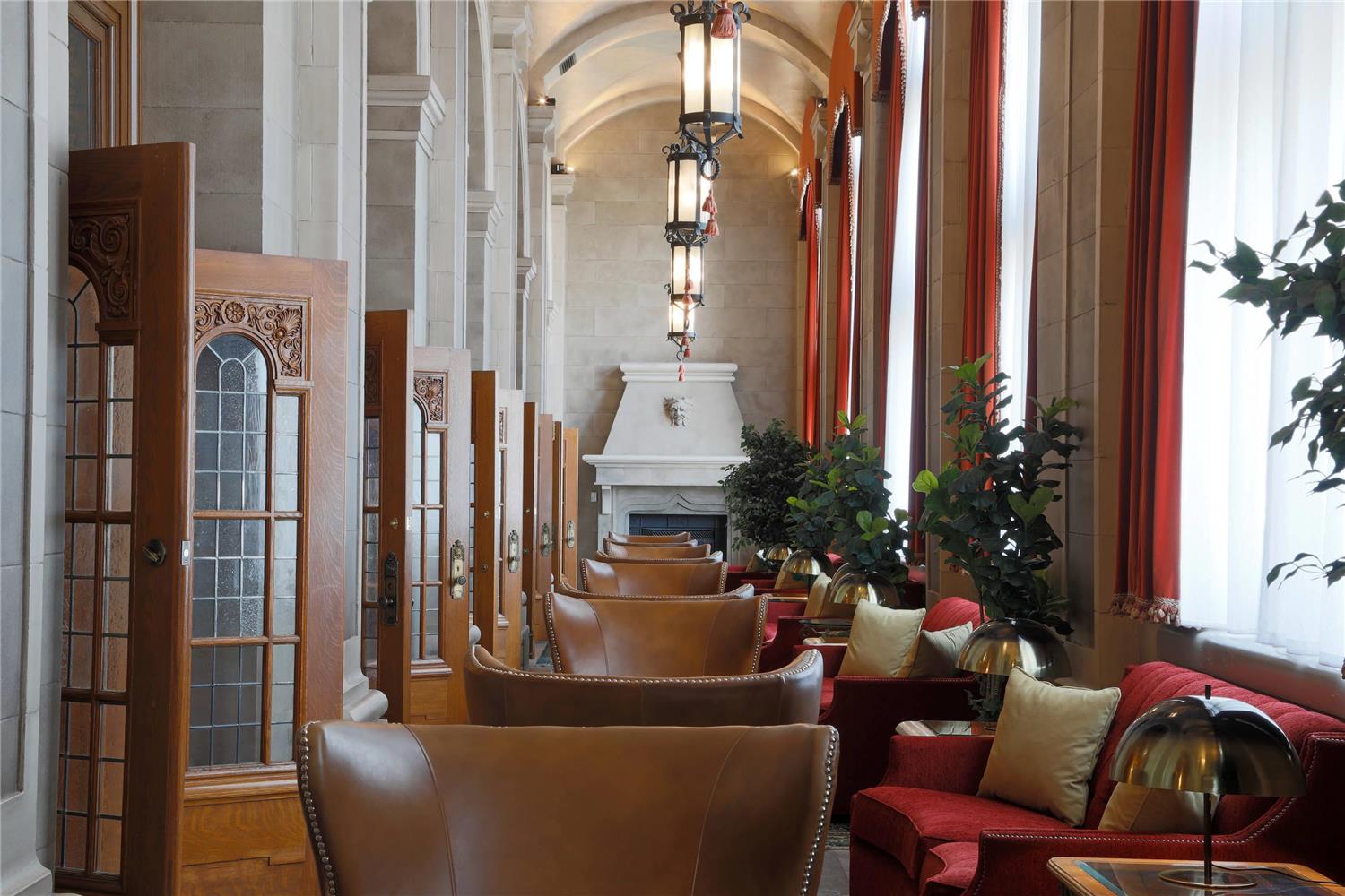 The Fort Garry Hotel, Spa and Conference Centre by null