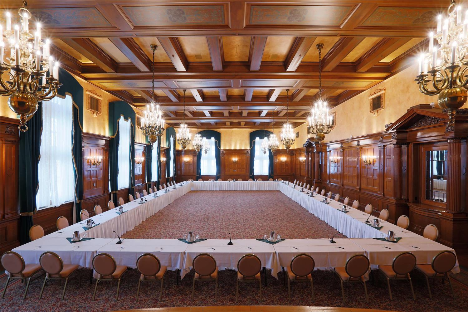 The Fort Garry Hotel, Spa and Conference Centre by null