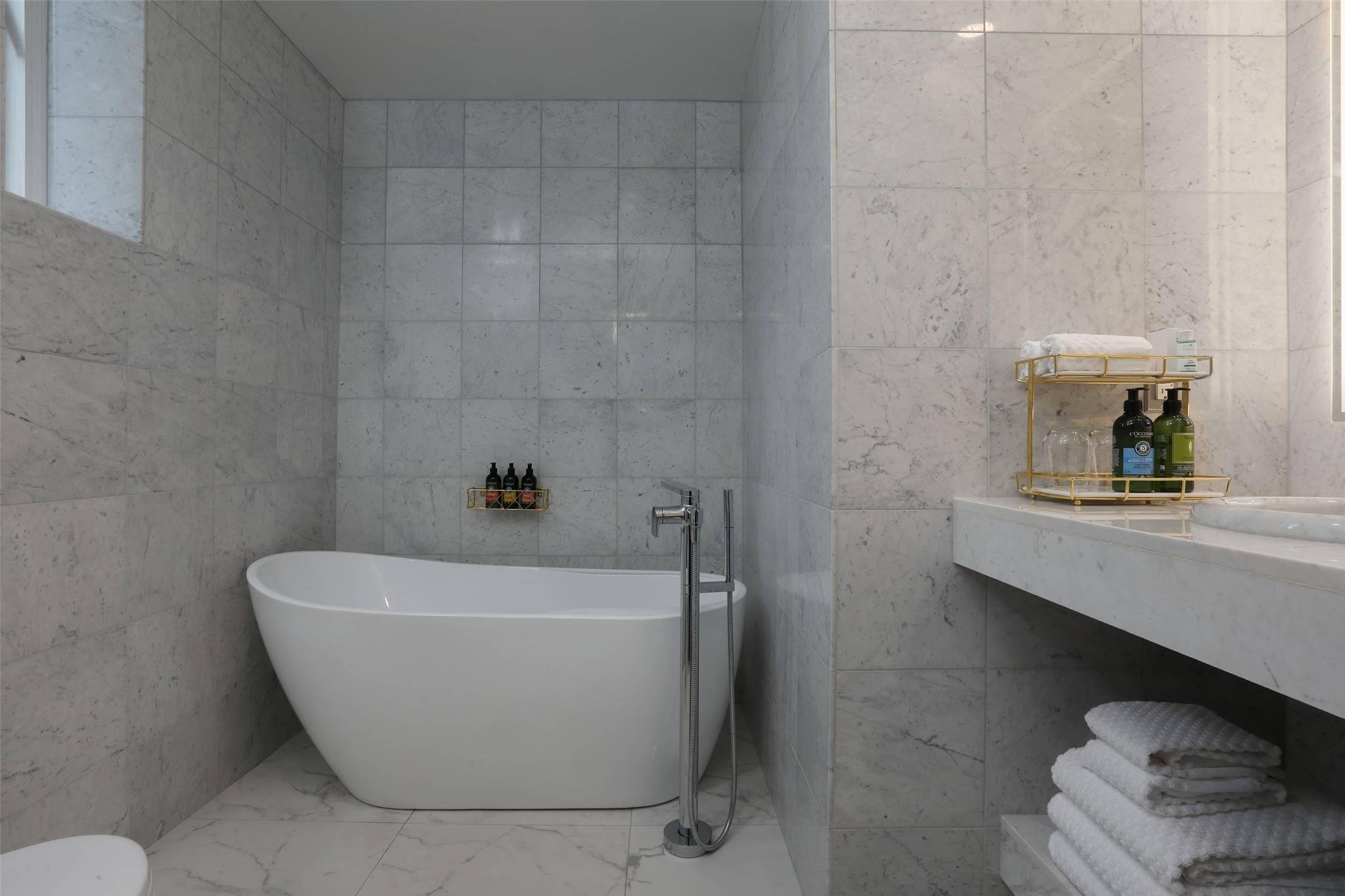 The Fort Garry Hotel, Spa and Conference Centre by null