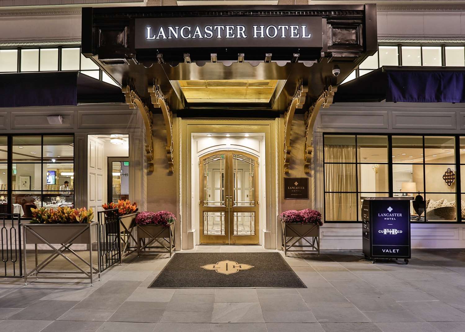 The Lancaster Hotel by null