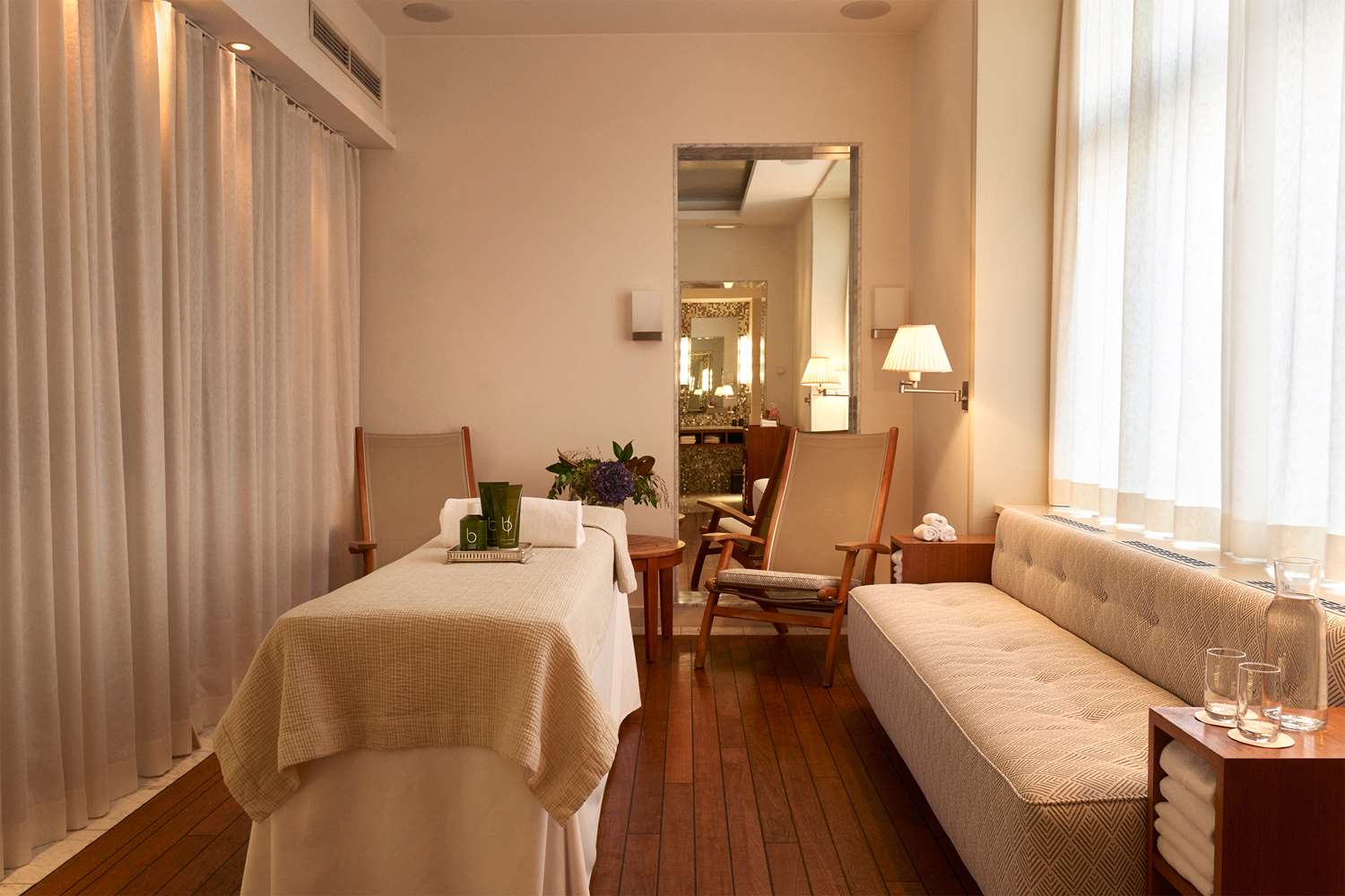 Hotel Diplomat by null