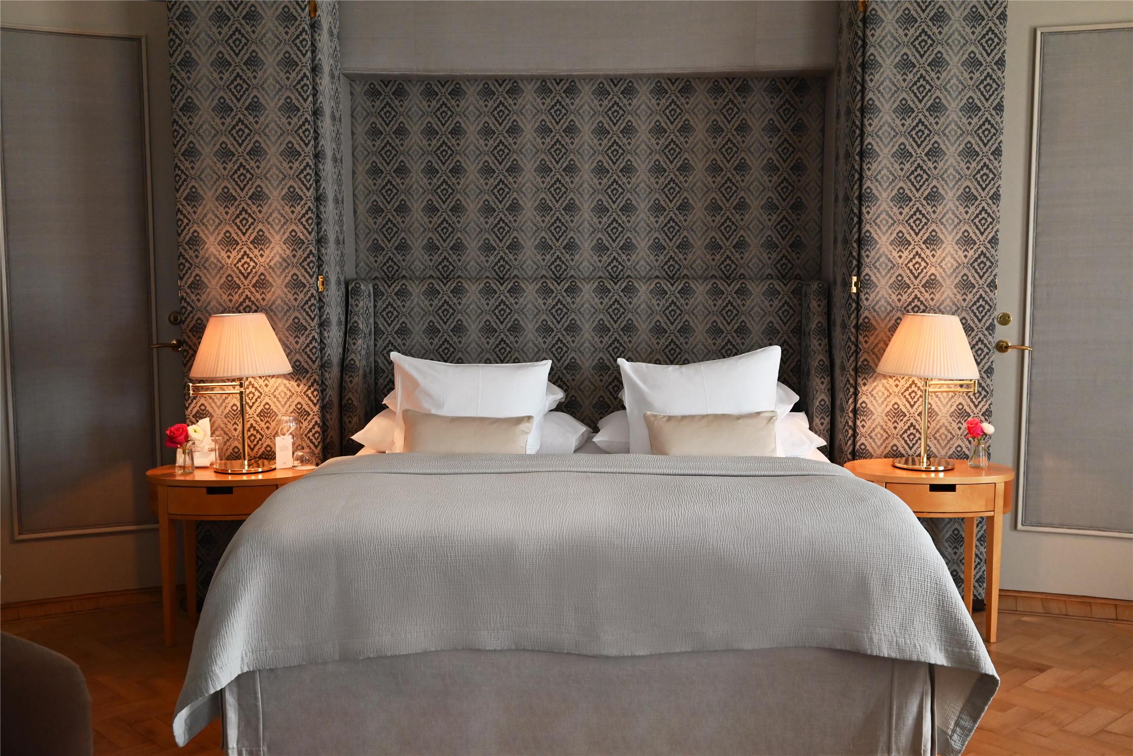 Hotel Diplomat by null