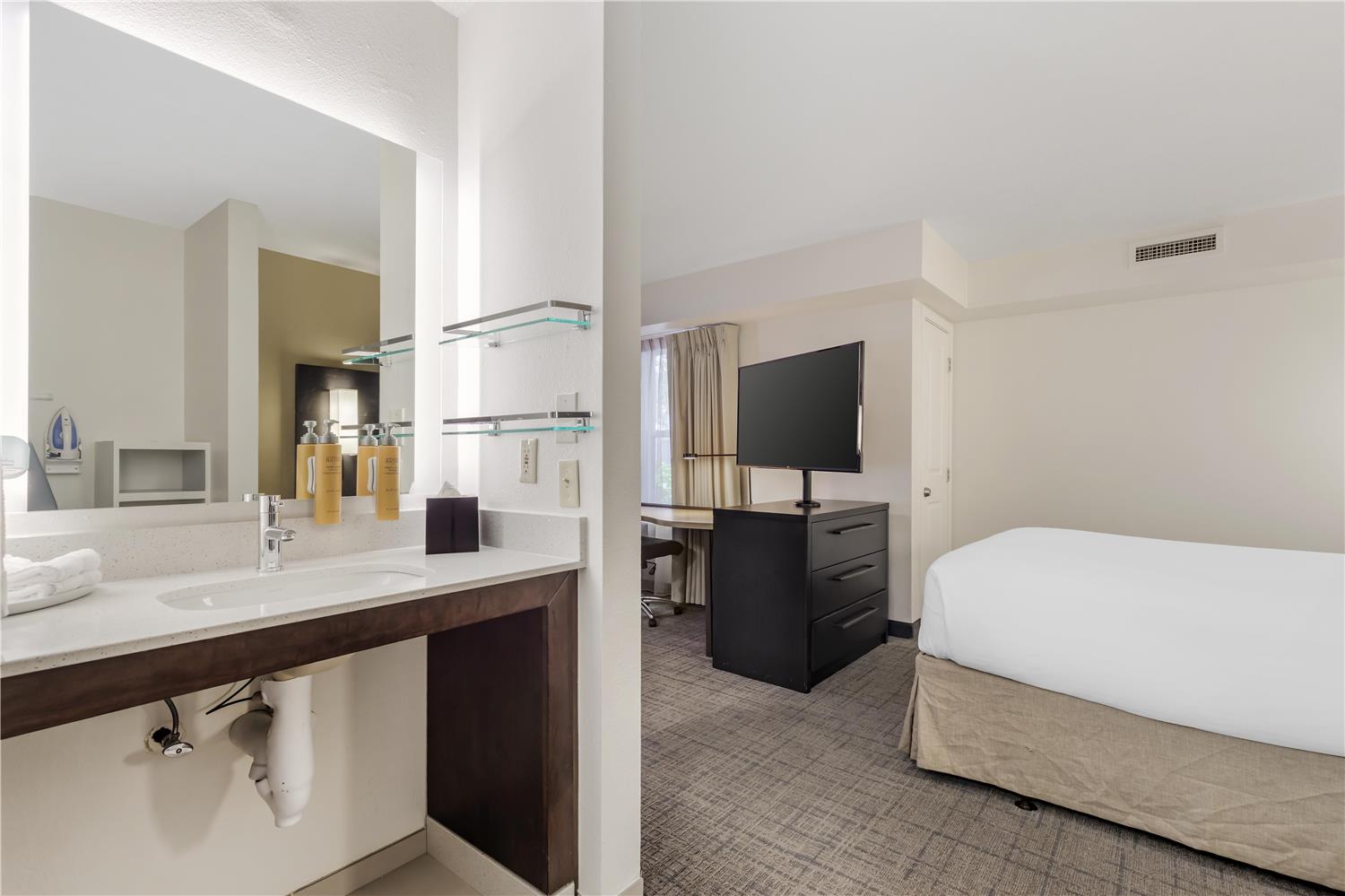 Sonesta ES Suites Fairfax Fair Lakes by null