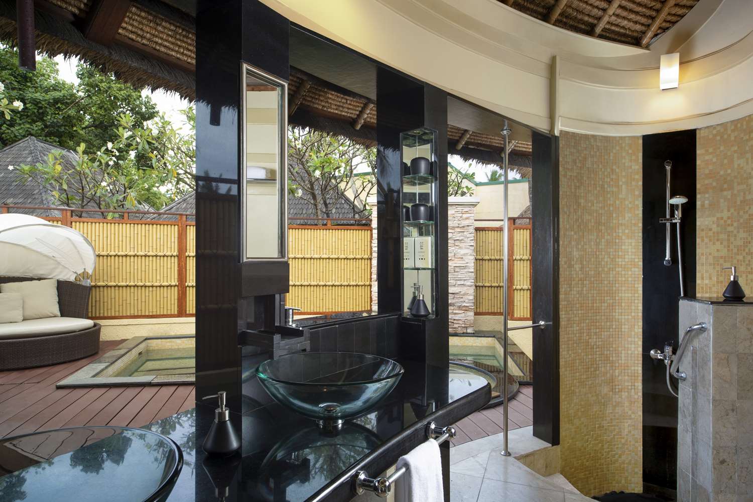 Banyan Tree Vabbinfaru by null