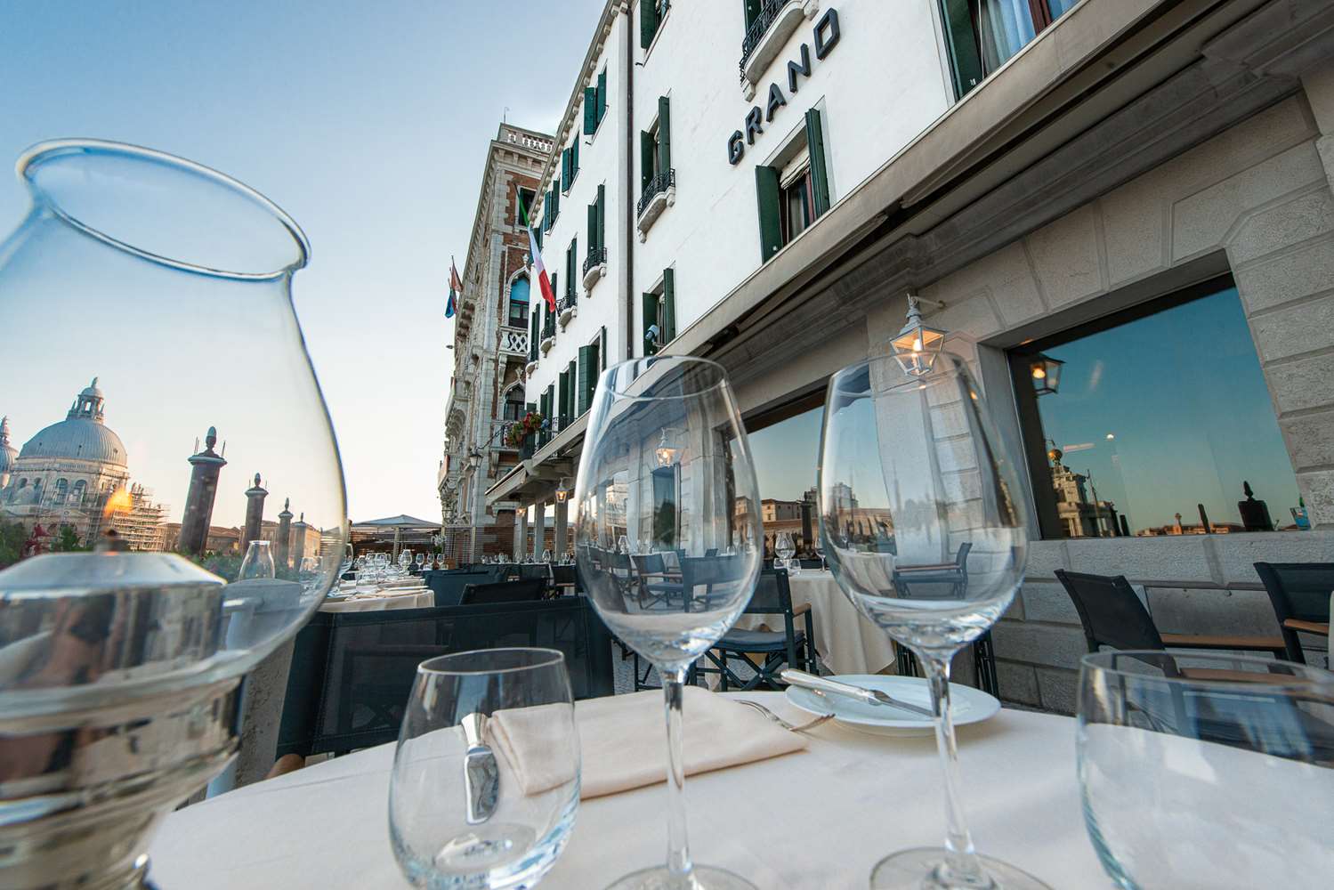 Hotel Monaco & Grand Canal by null