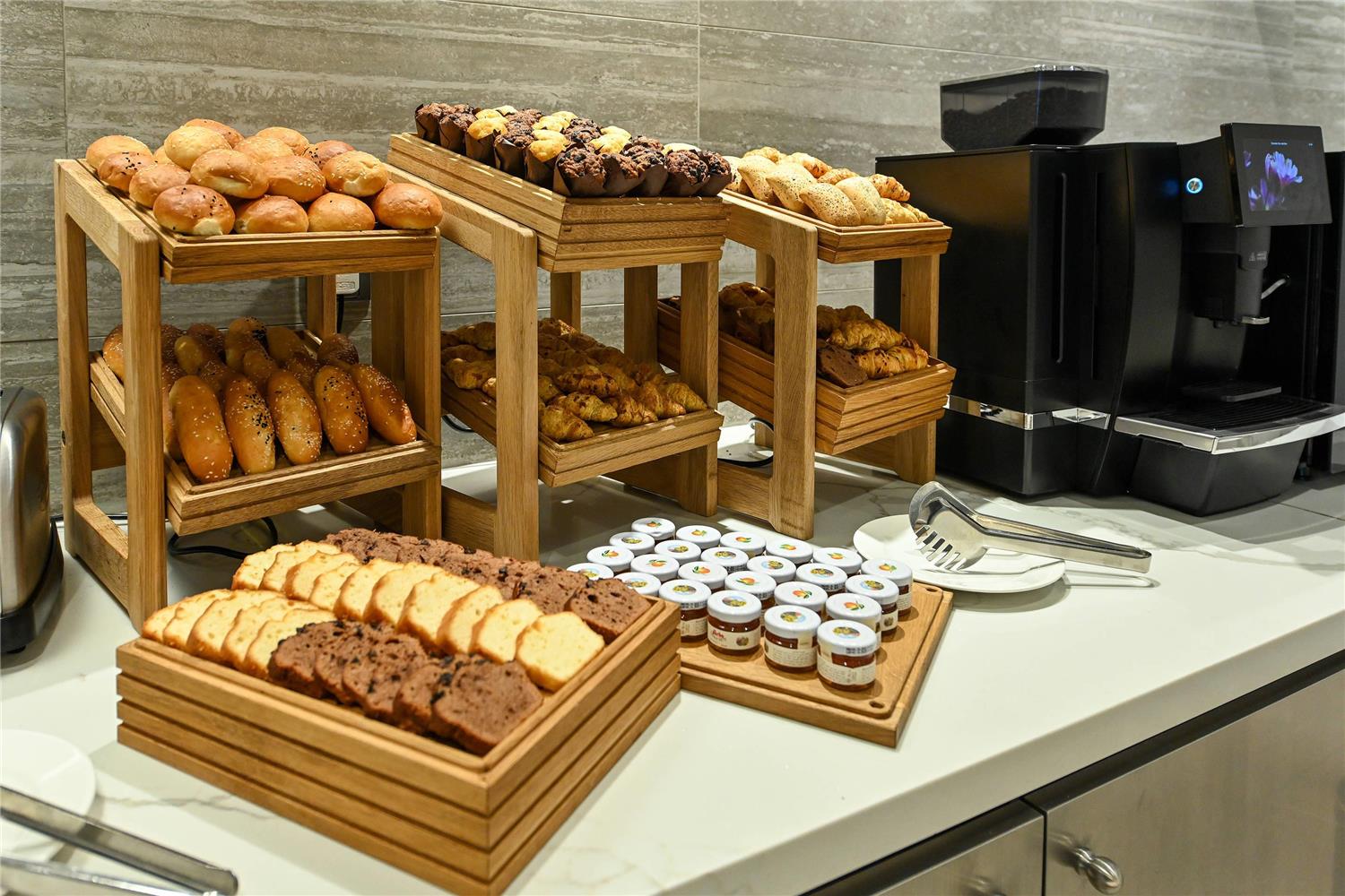 Level Nine Hotel, Ash Shati