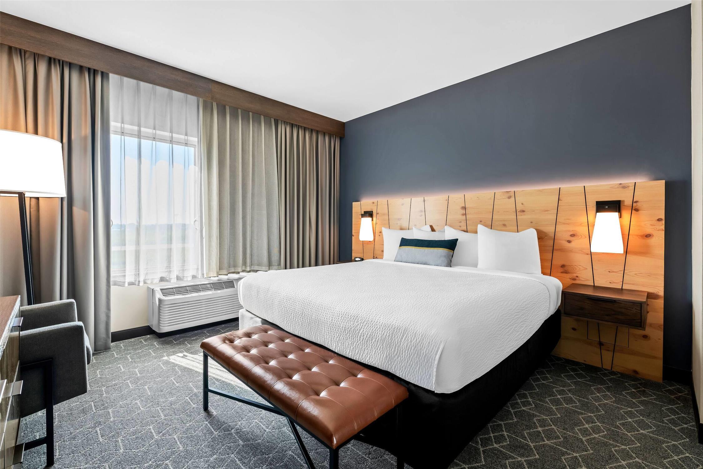 Running Aces Hotel image 5