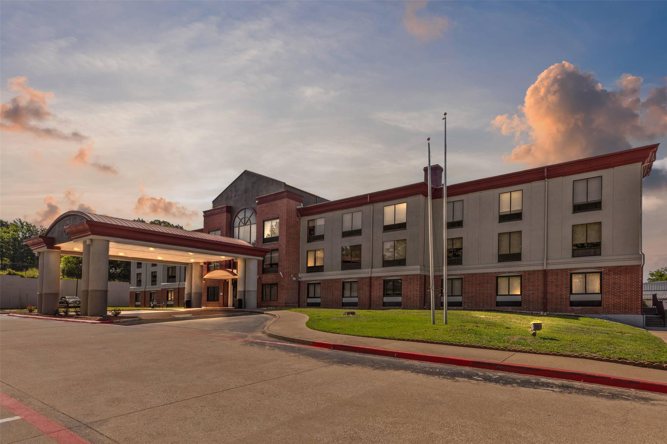 Comfort Inn & Suites Tyler North photo 5