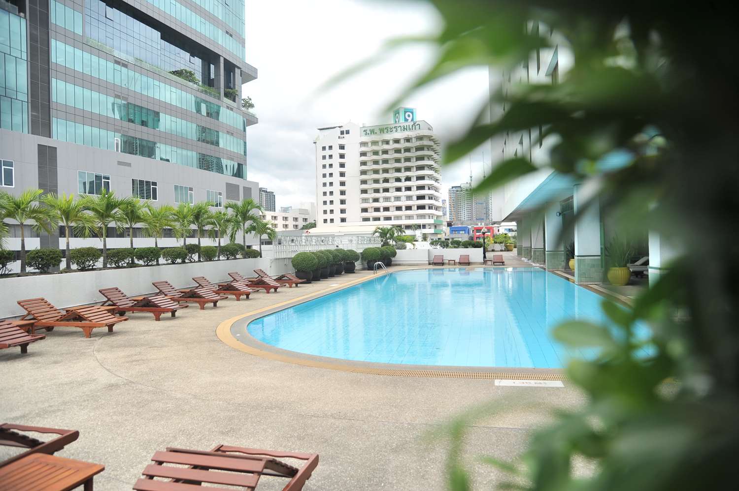 Golden Tulip Sovereign Hotel Bangkok image