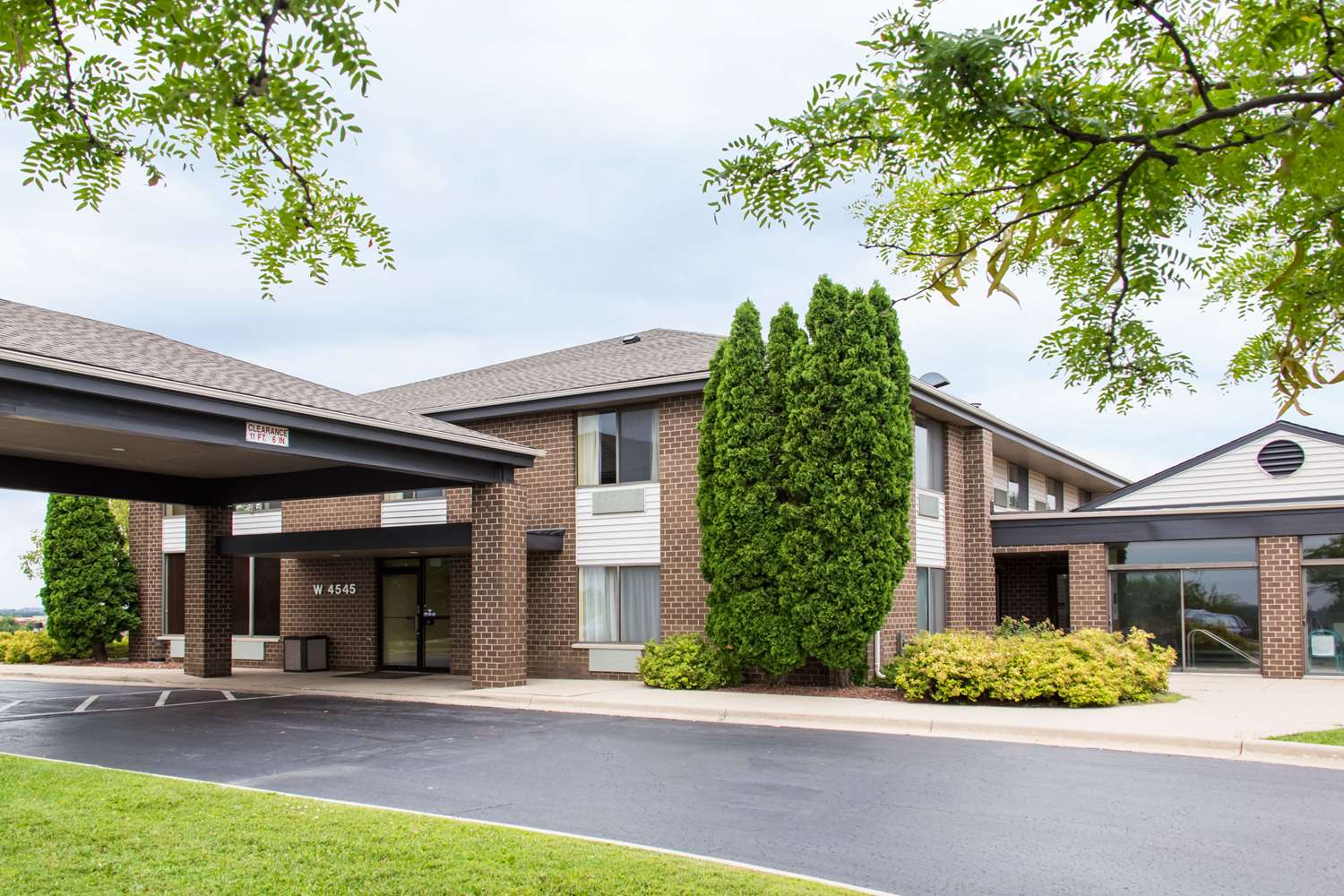 Days Inn by Wyndham Johnson Creek image