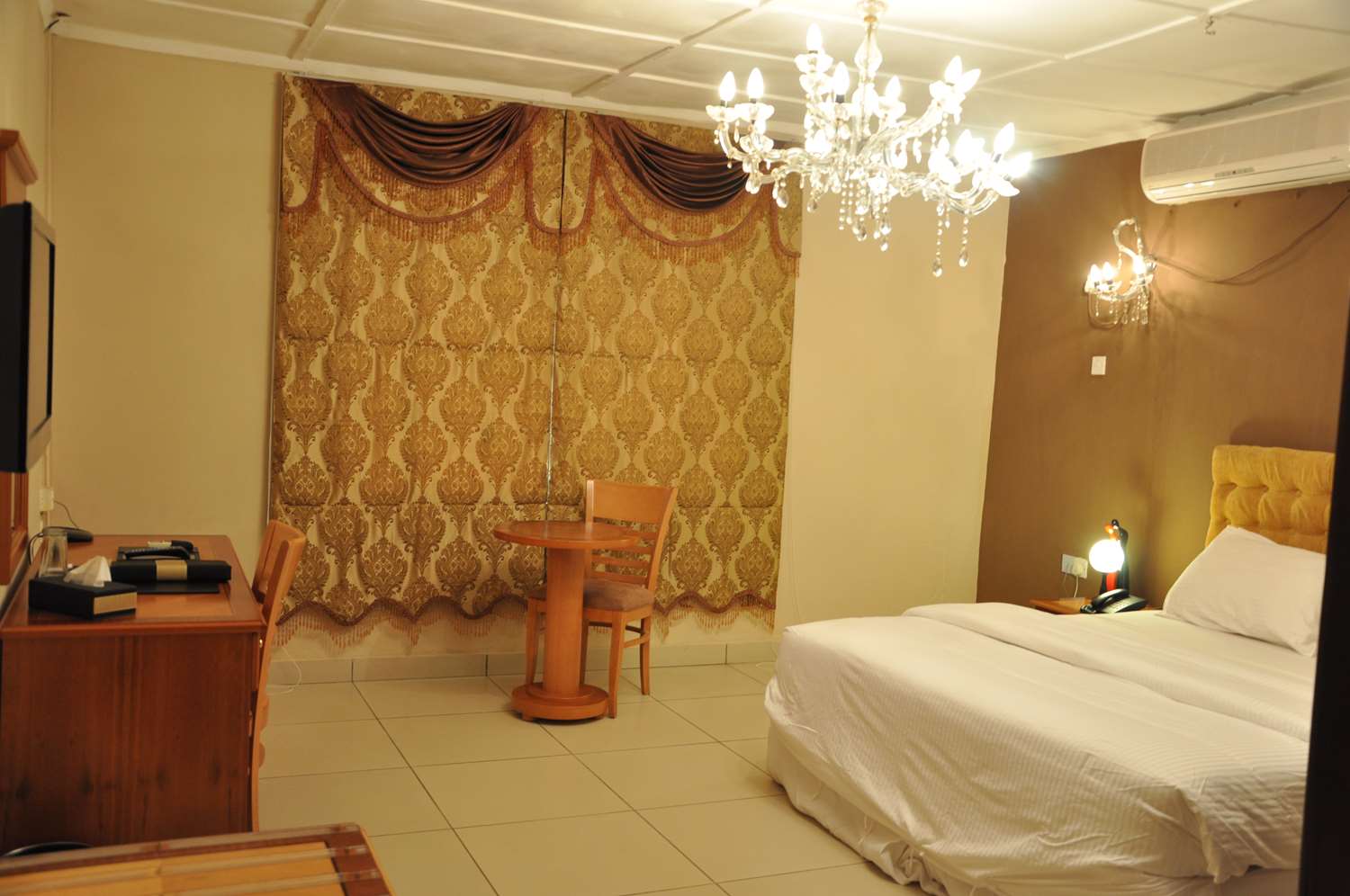 The Country Lodge Hotel by null