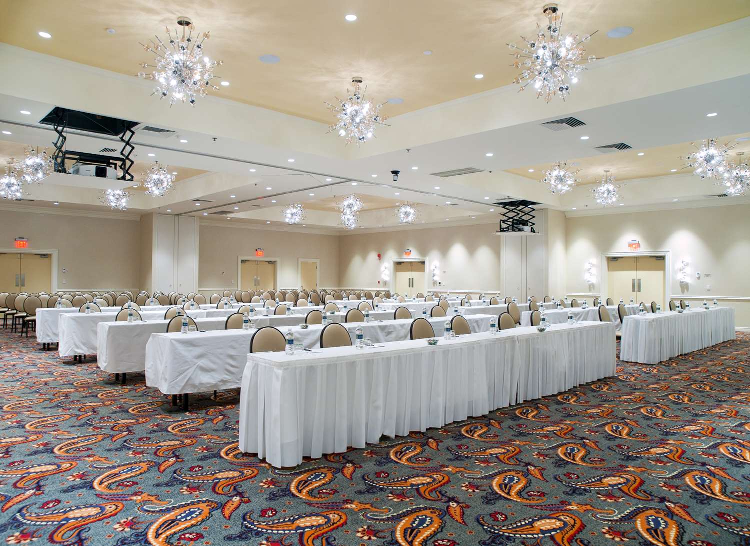 Washington Plaza Hotel by null