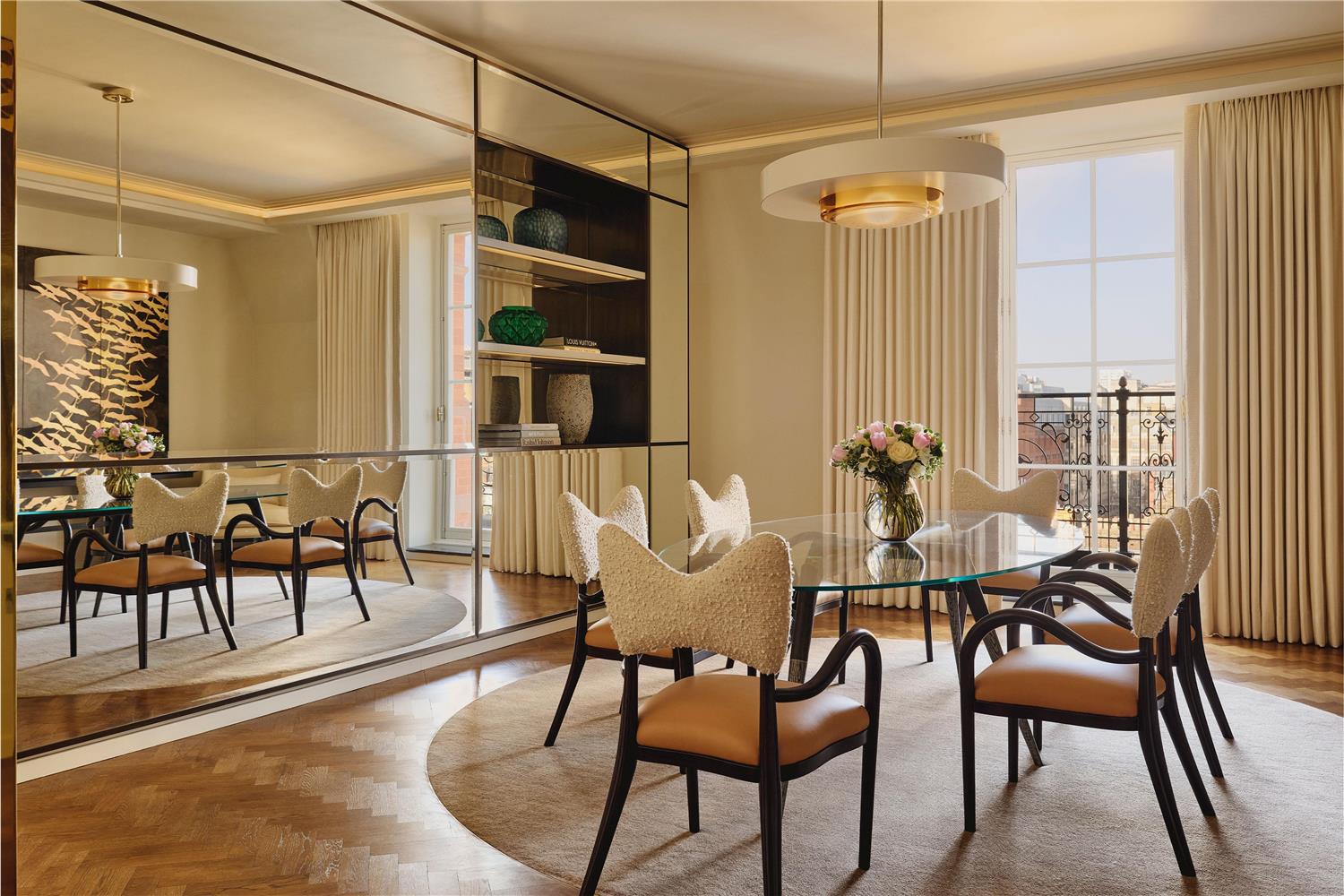 Claridge's by null