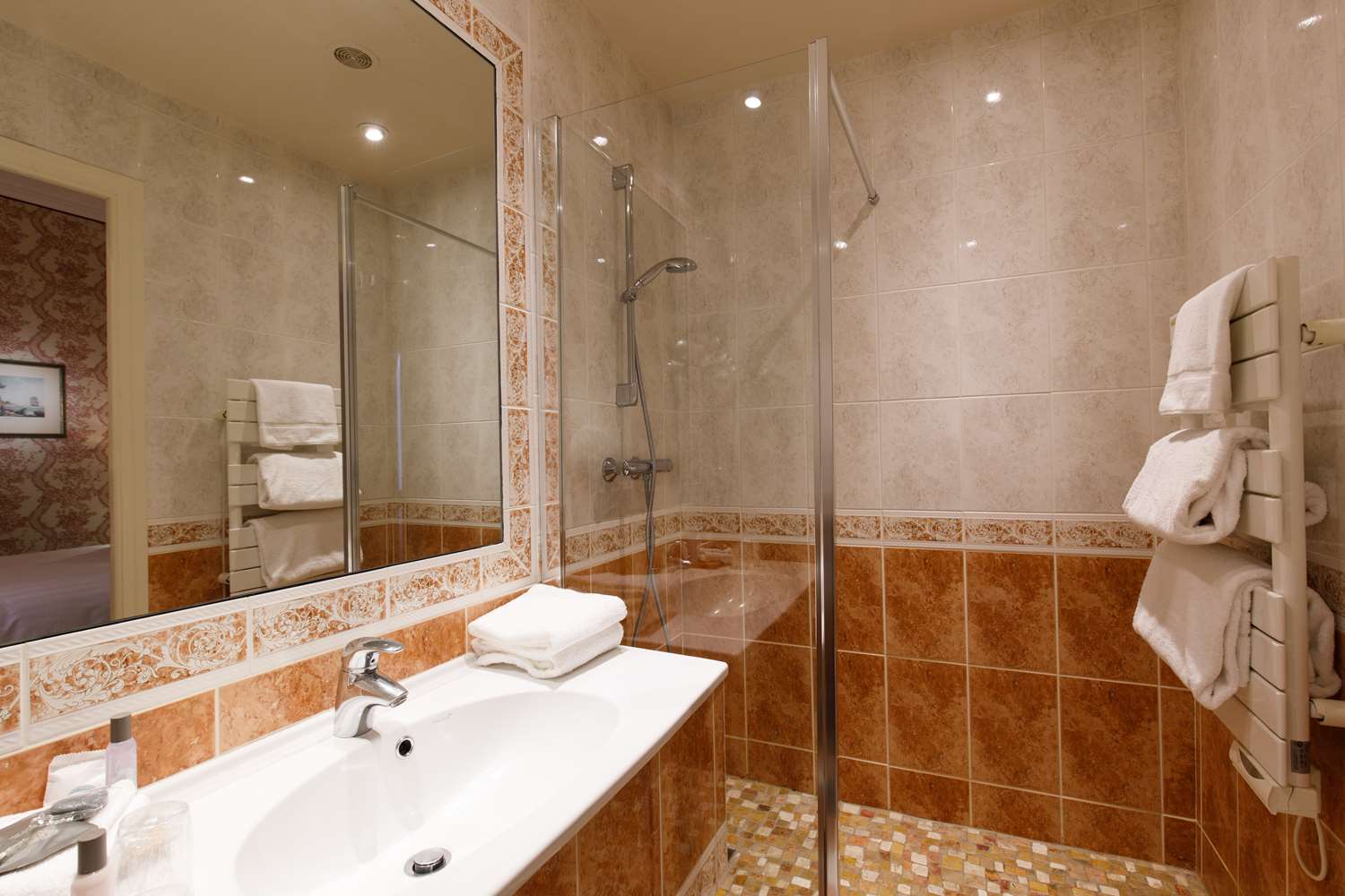 Hotel & Spa Le Grand Monarque Chartres by null