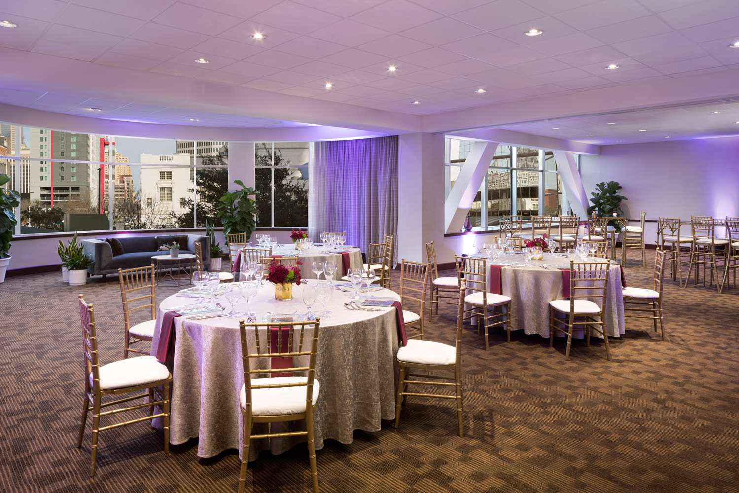 Hyatt Regency Dallas by null