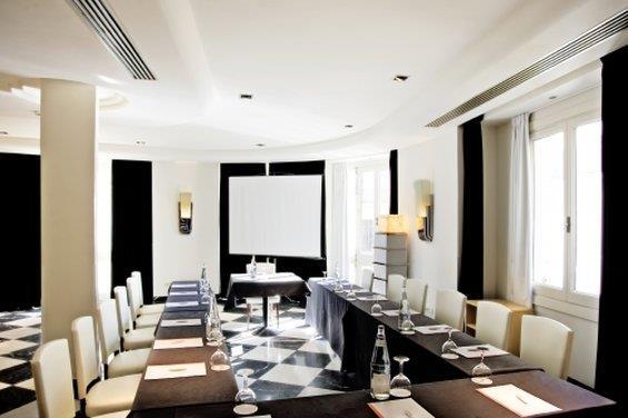 Room Mate Larios Hotel by null