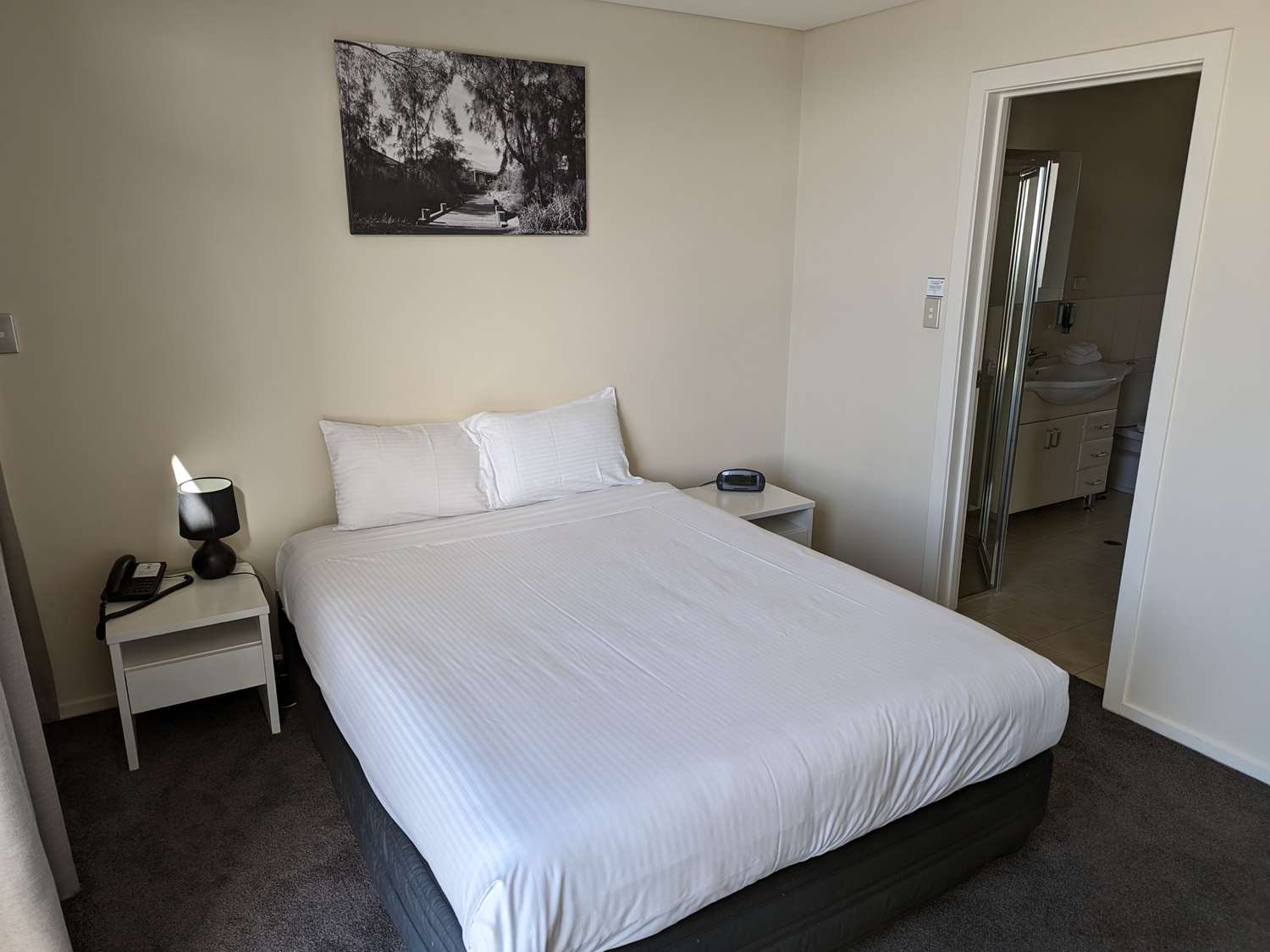 Mawson Lakes Hotel by null
