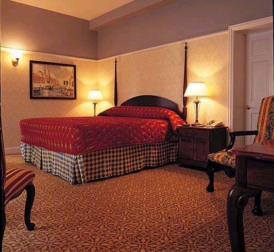 The Carleton of Oak Park Hotel by null