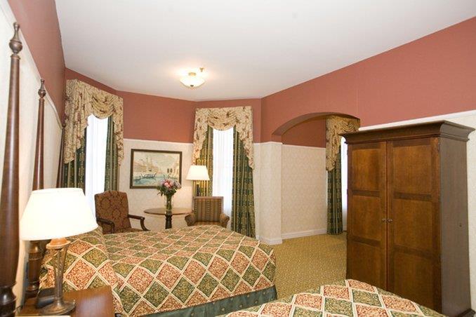 The Carleton of Oak Park Hotel by null