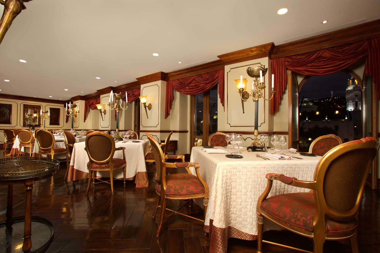 Hotel Plaza Grande Quito by null