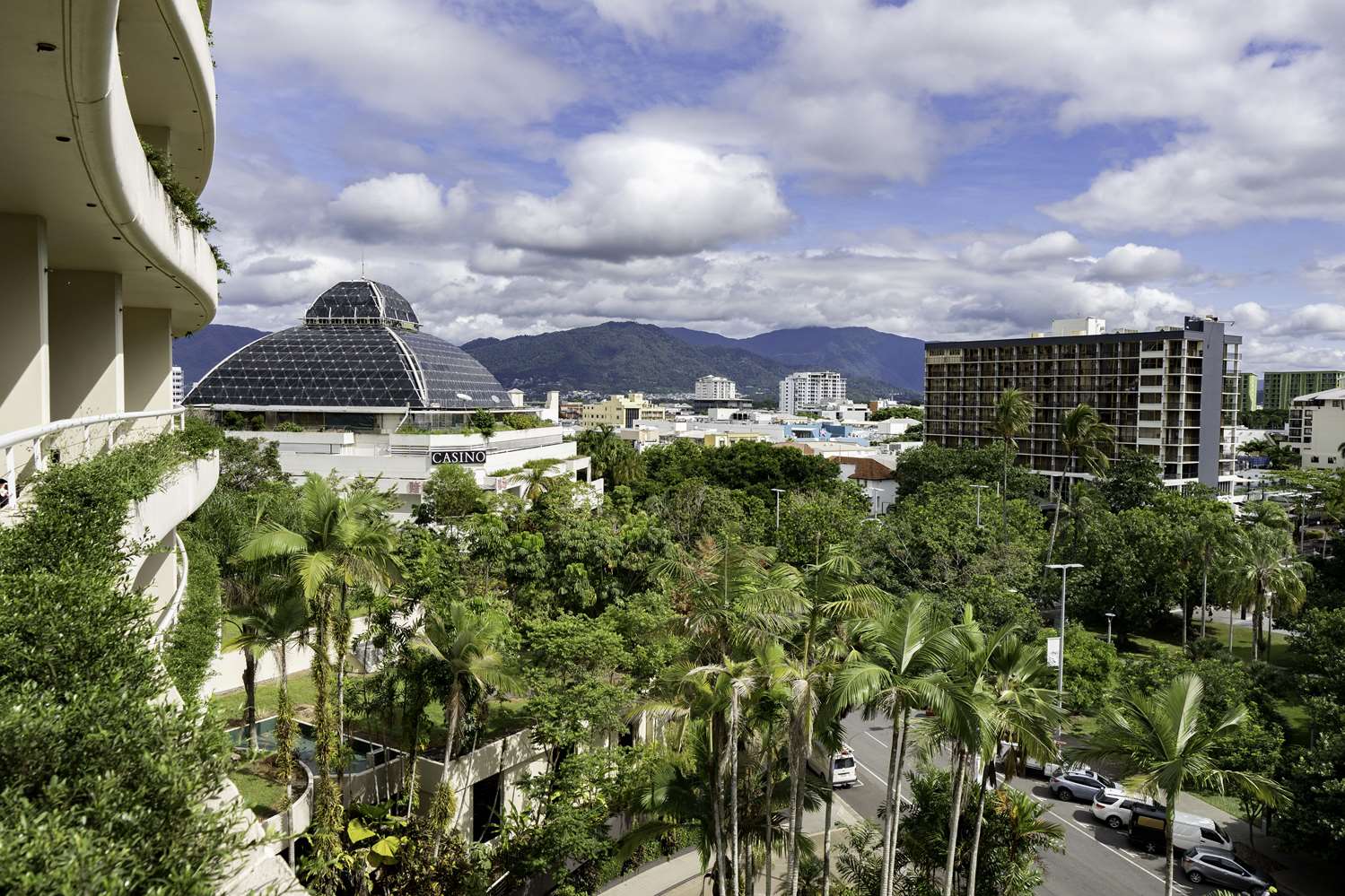 Hilton Cairns photo 6