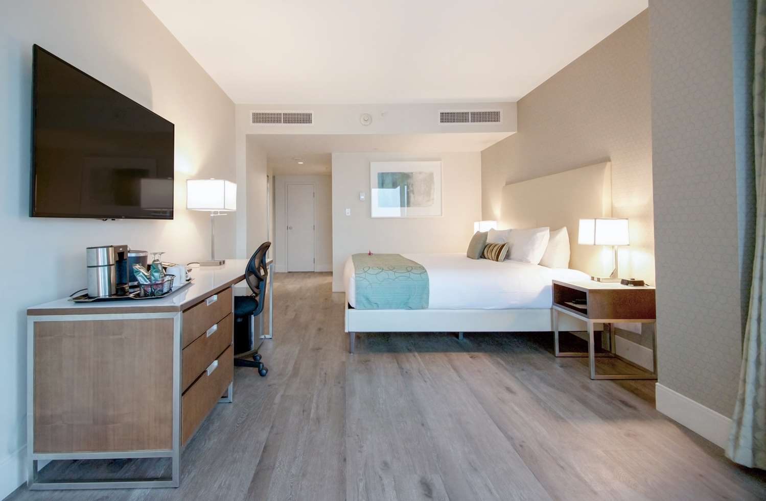 Coast Coal Harbour Vancouver Hotel by APA by null