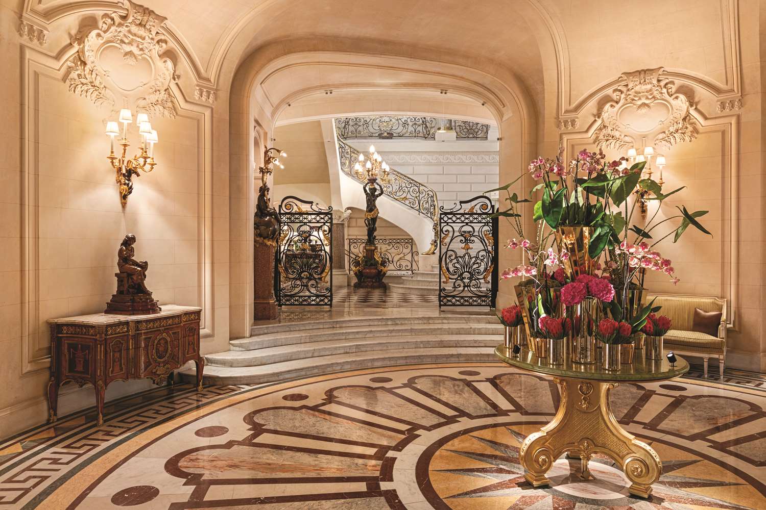 Shangri-La Paris by null